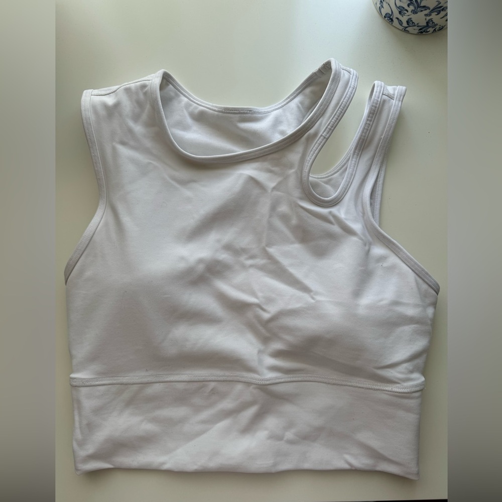 Lululemon sports white bra/cropped tank size 6 great condition not sold on site